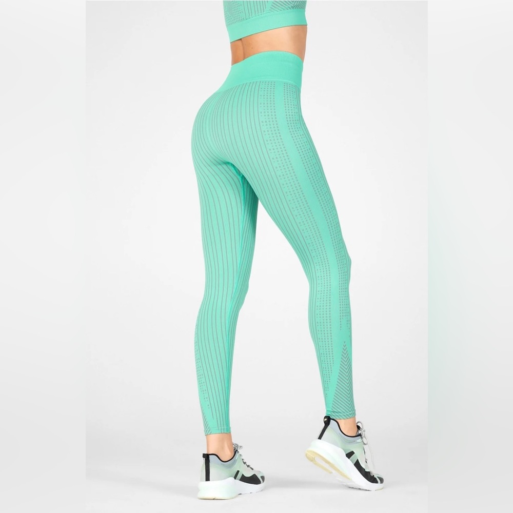 Fabletics workout set XS - Picture 3 of 5
